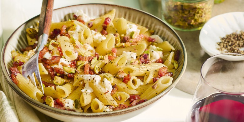 Penne met pistachenoten, burrata en spekjes 