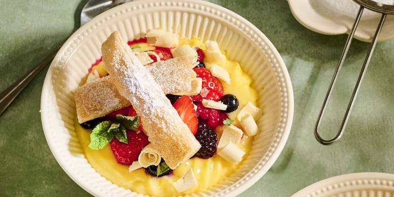 Bladerdeeg met citroencrème en bosvruchten