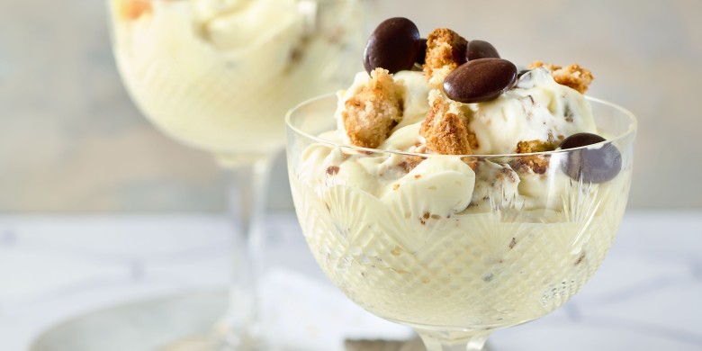 Bitterkoekjes-pudding met rumbonen 