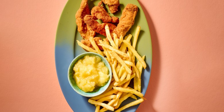 Friet met kip en appelmoes 