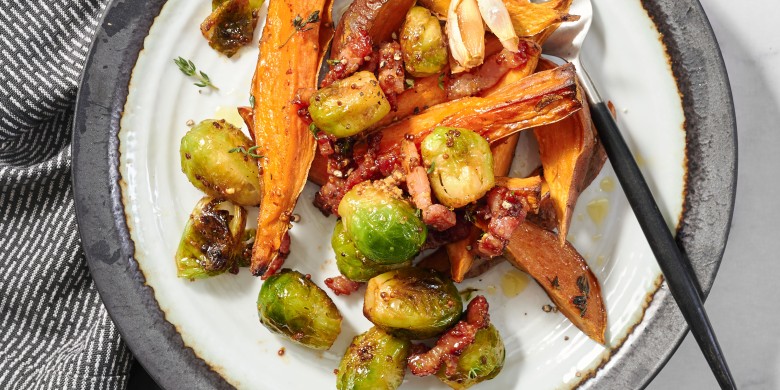 Gewokte spruitjes met spekjes en zoete aardappel 