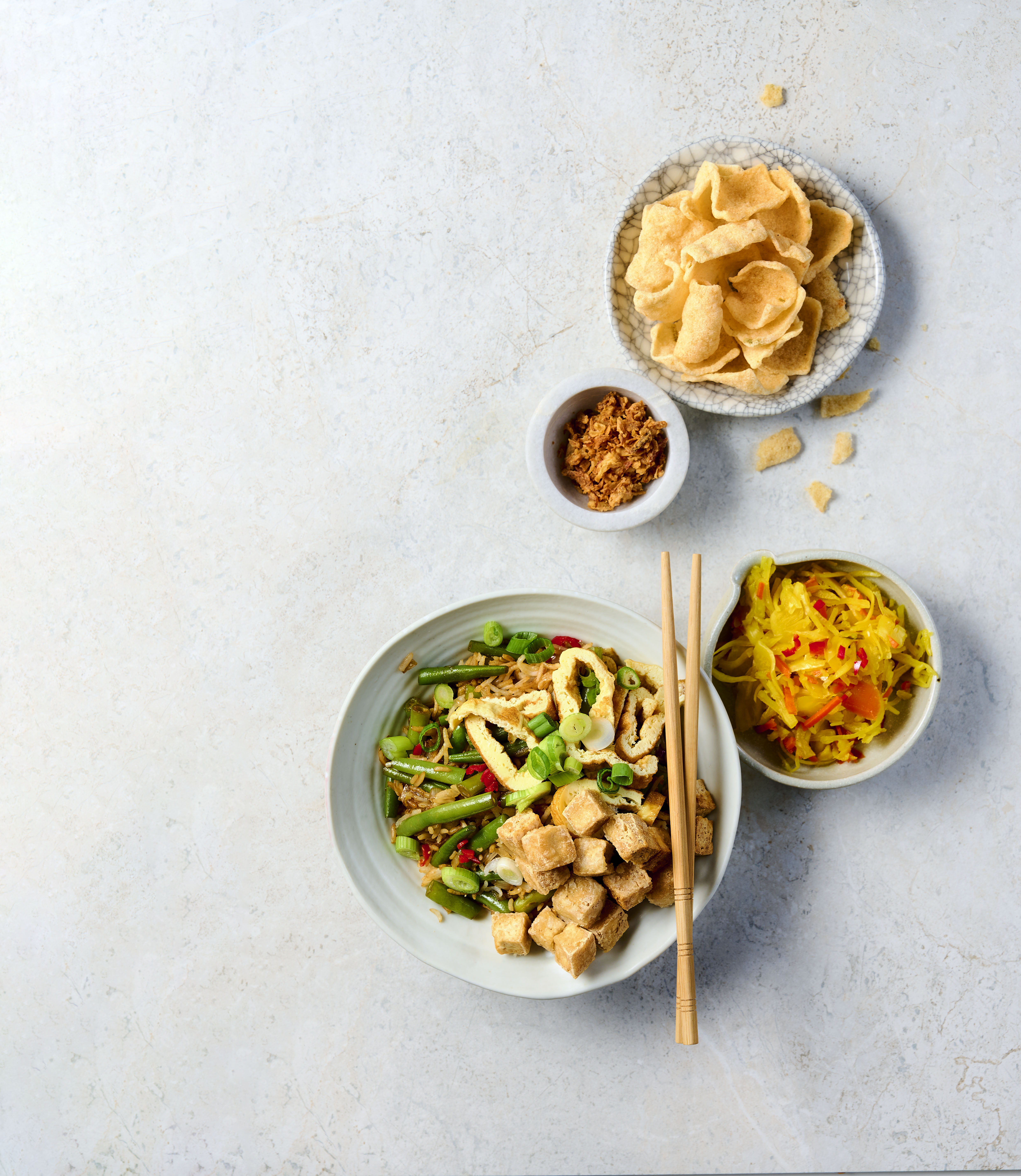 Vegetarische nasi met tofu en sperziebonen