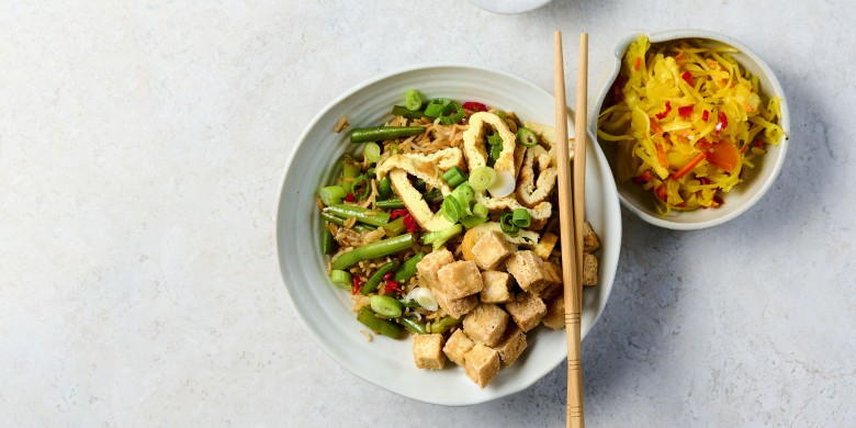 Vegetarische nasi met tofu en sperziebonen 