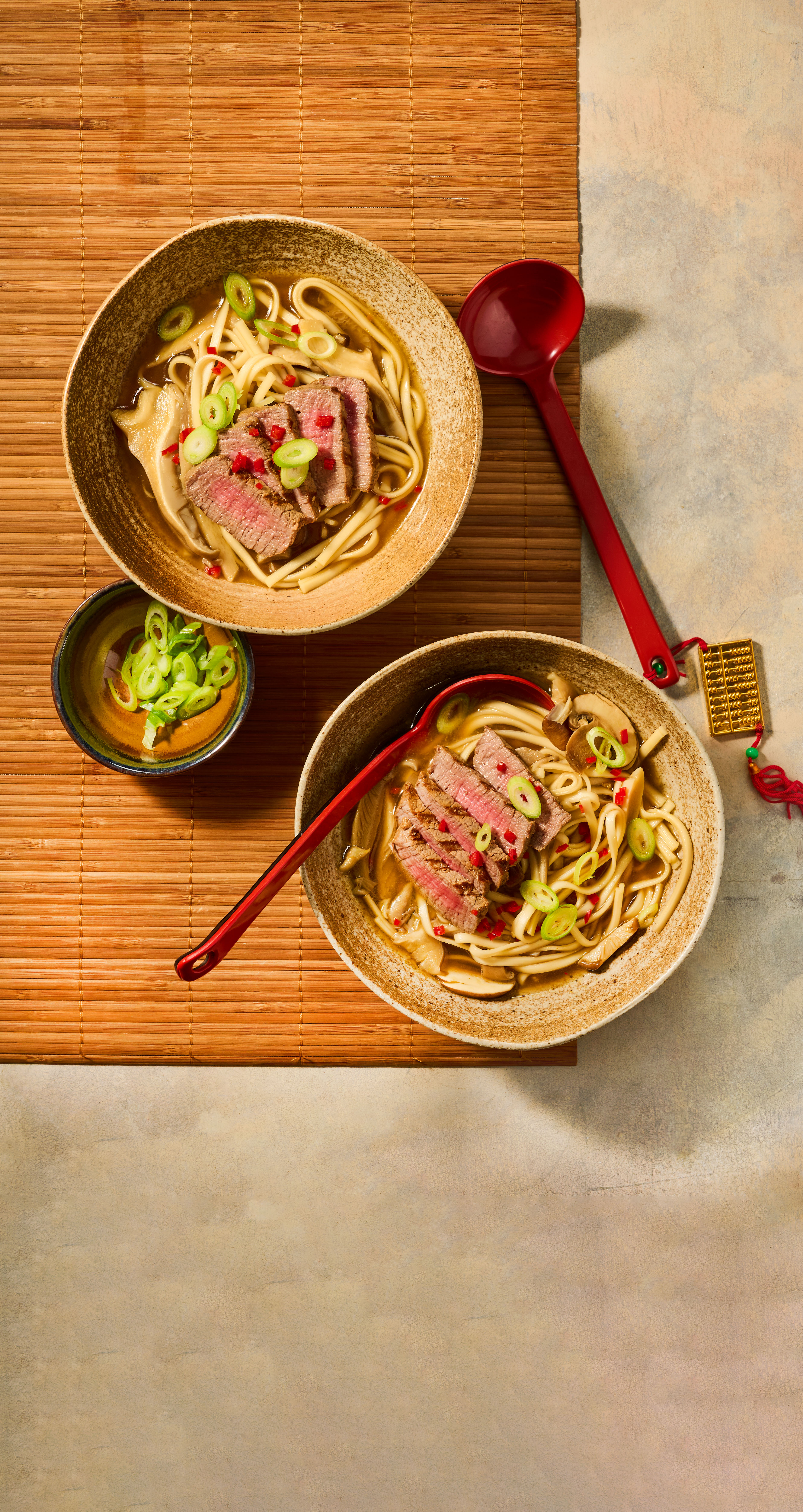 Ramen met biefstuk en paddenstoelen