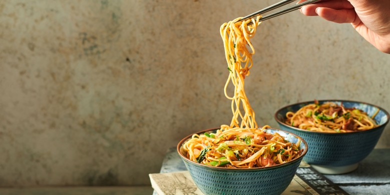 Chow mein met kip en bosui