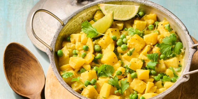 Snelle aardappel-doperwtencurry