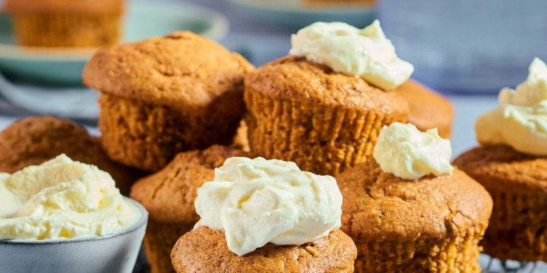Zoete-aardappelmuffins met kaneel en rozijnen 