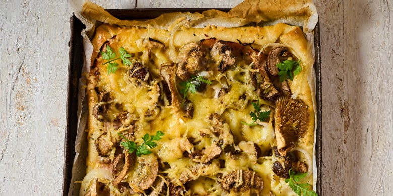 Plaatpizza met  paddenstoelen en ham