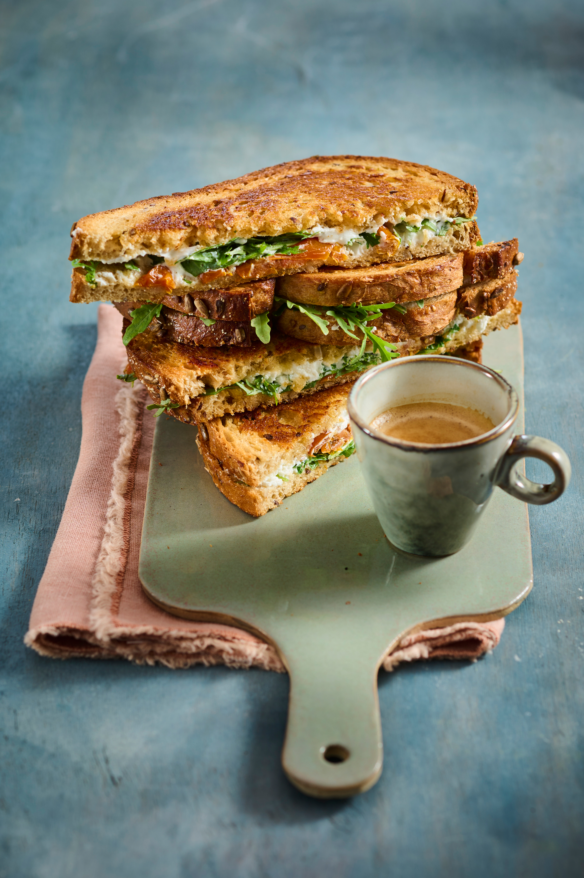 Pantosti met geitenkaas en zongedroogde tomaatjes