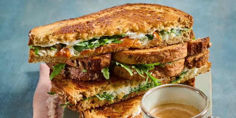 Pantosti met geitenkaas en zongedroogde tomaatjes 