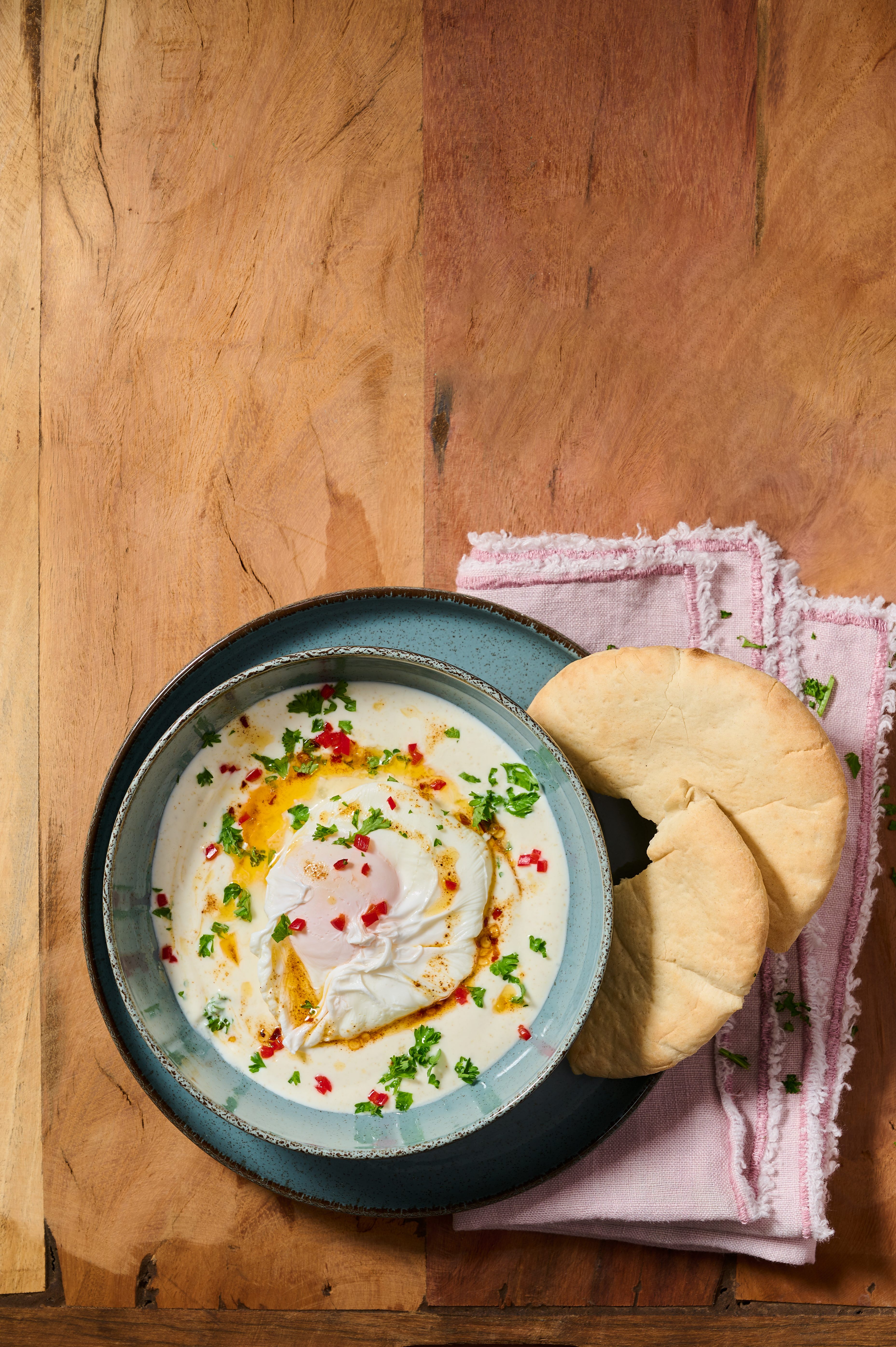 Turkse eieren met yoghurt en chili-boter