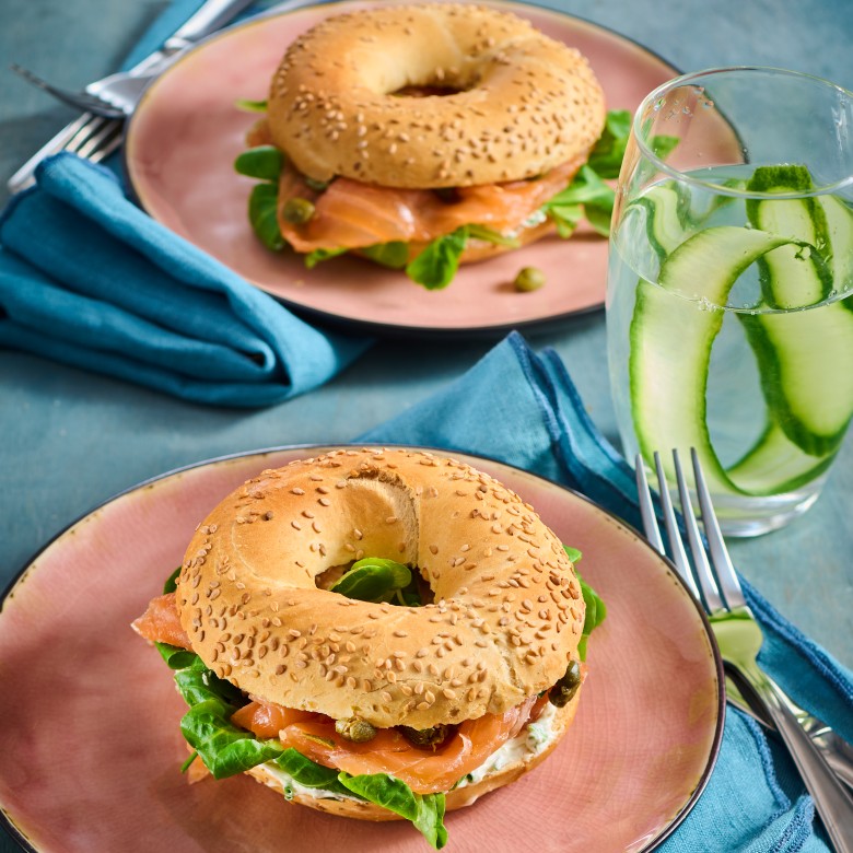 Bagels met roomkaas en gerookte zalm