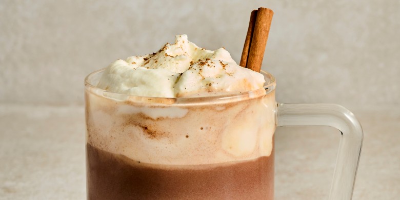 Warme chocolademelk met kaneel 