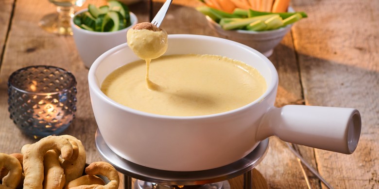 Sinterkaas­fondue met hartige kruidnoten 