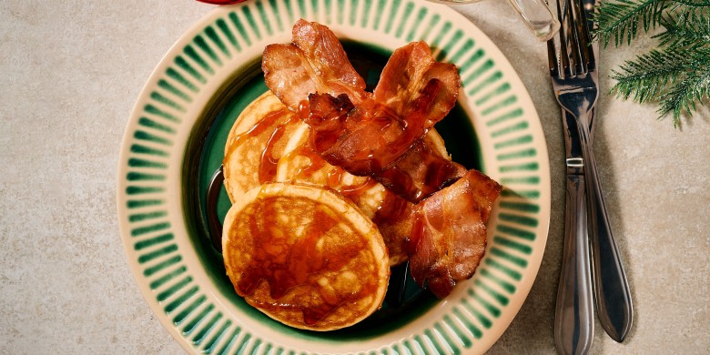 Pancakes met bacon en maple syrup 