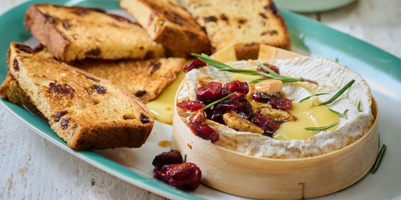 Camembert uit de oven met cranberry’s en noten 