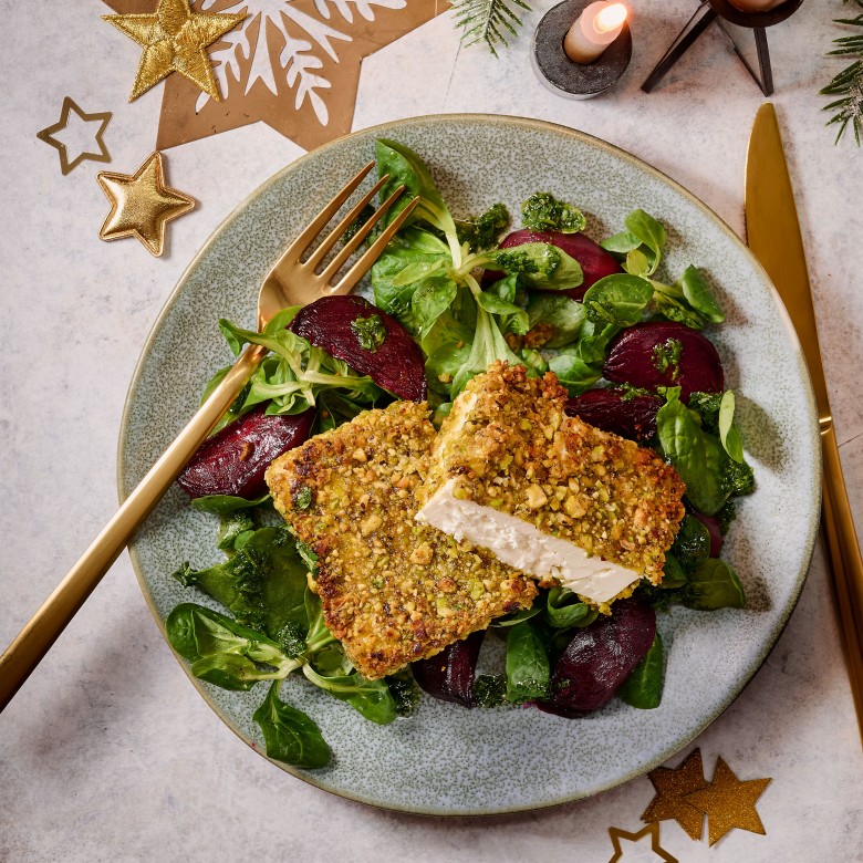 Gebakken feta met pistachekorst en geroosterde bietjes