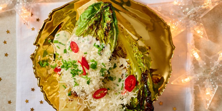 Gegrilde romaine met caesardressing 