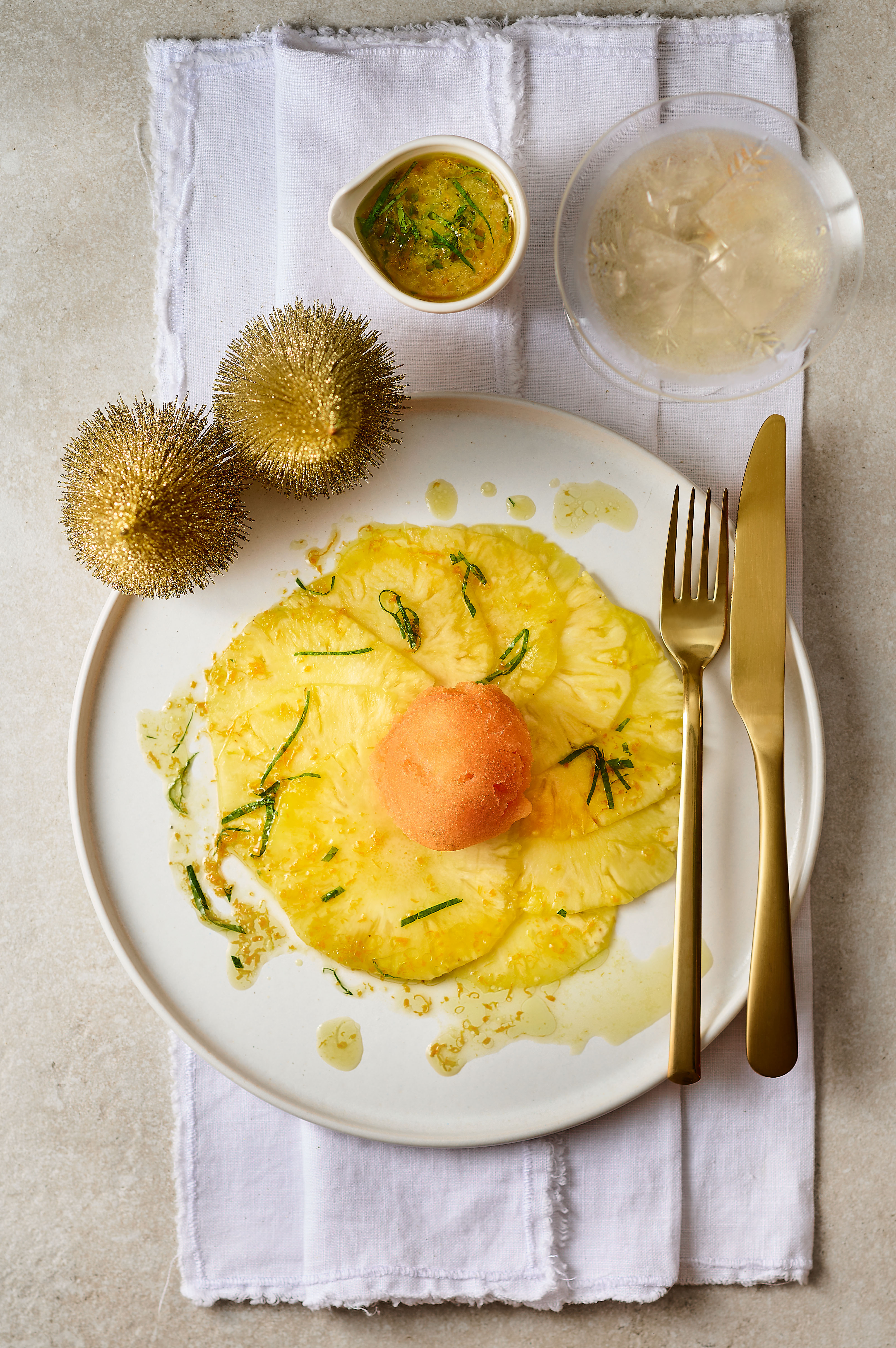 Aperol-sorbet met ananascarpaccio