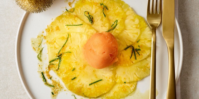 Aperol-sorbet met ananascarpaccio 