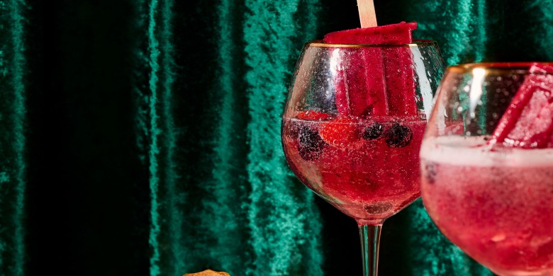 Bosvruchten gin-tonic met cranberry popsicles 