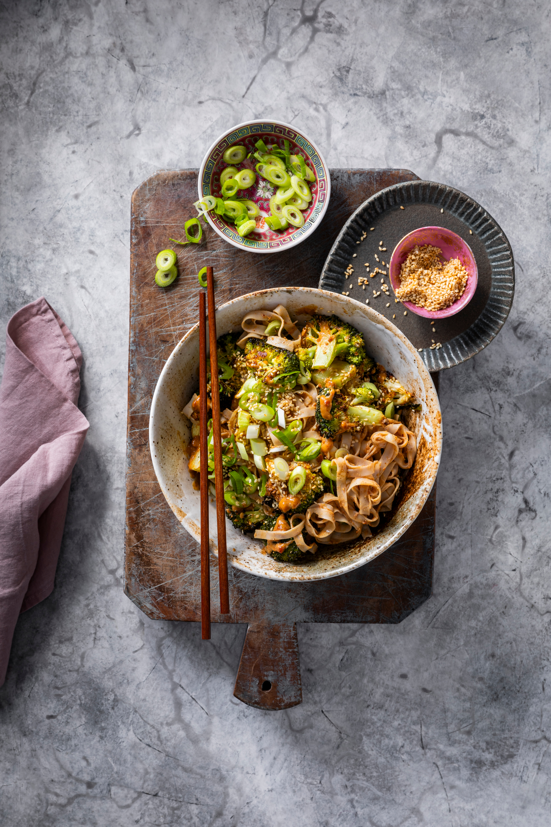 Volkoren pindanoedels met broccoli