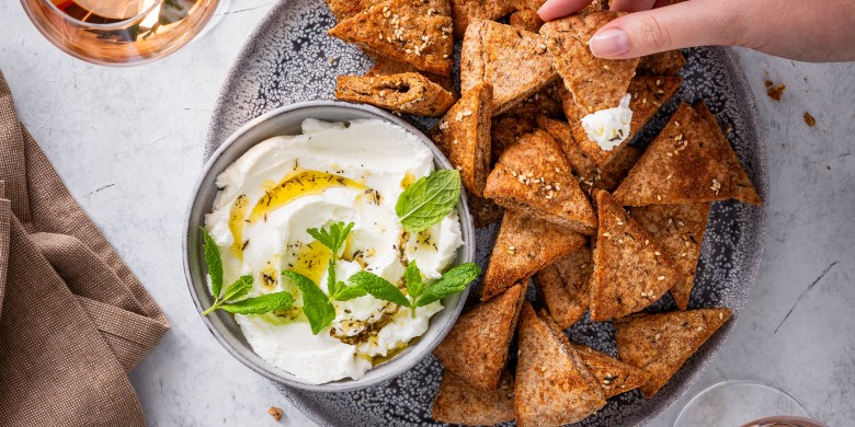 Labne met volkorenpita's