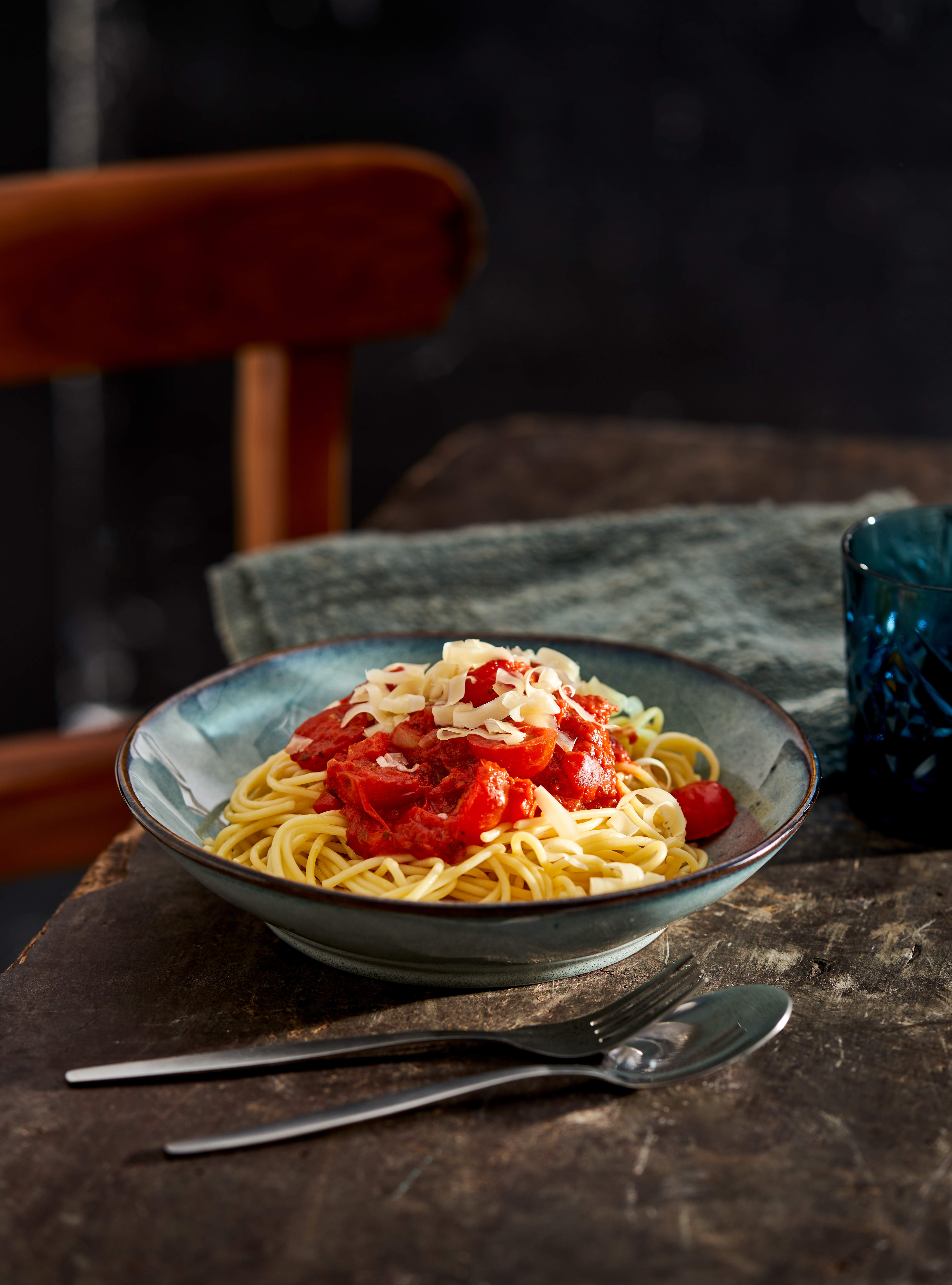 Spaghetti met rode saus en kaas