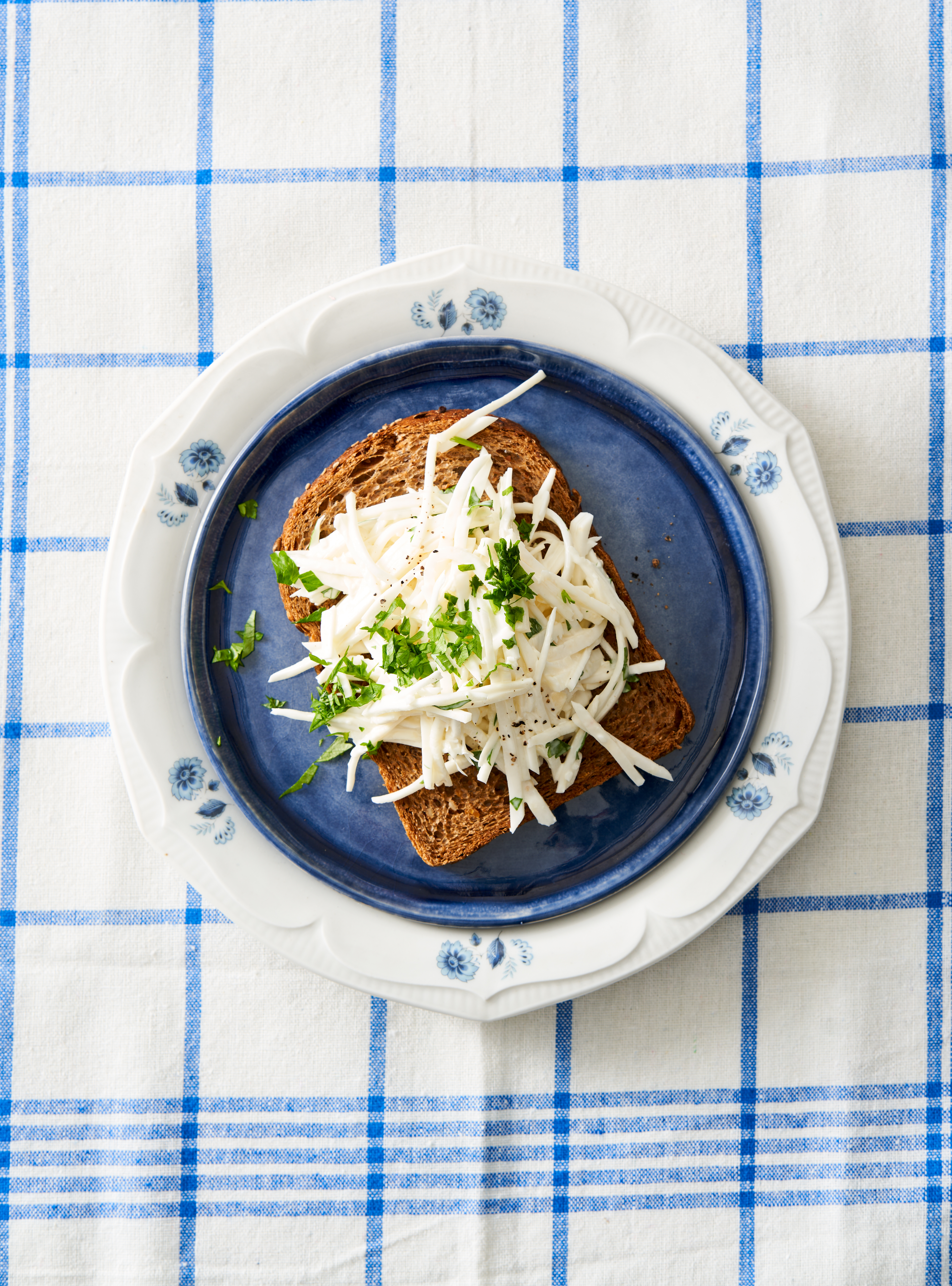 Boterham met zelfgemaakte selderijsalade