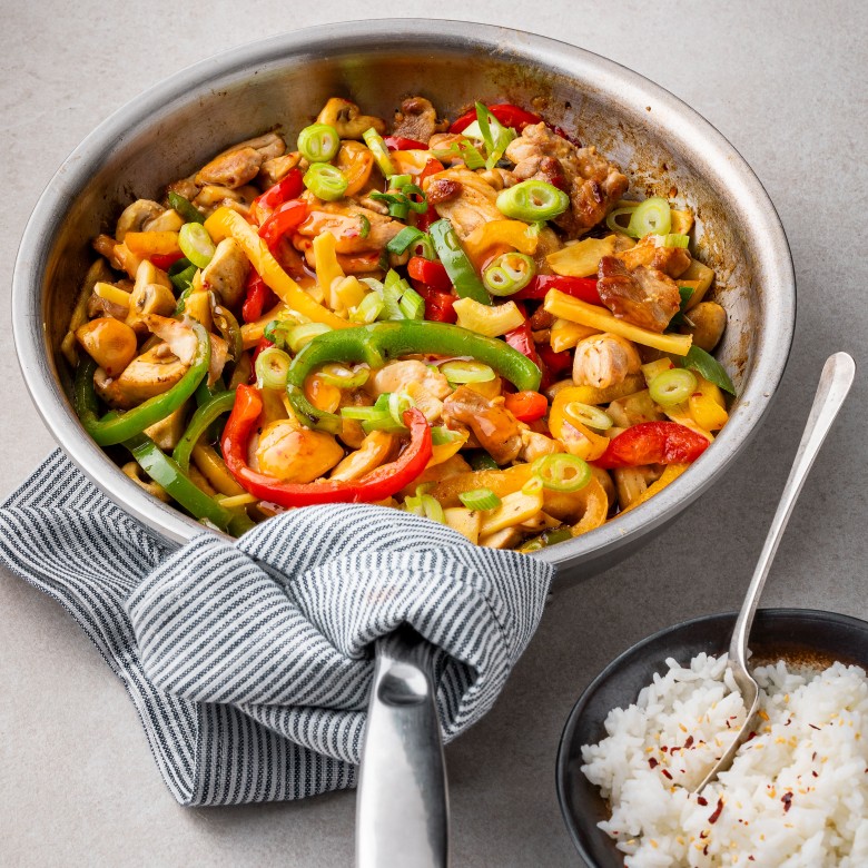 Roerbak met sweet chilisaus en kip