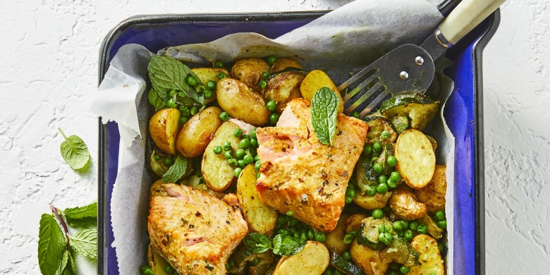 Traybake zalm met krieltjes en courgette