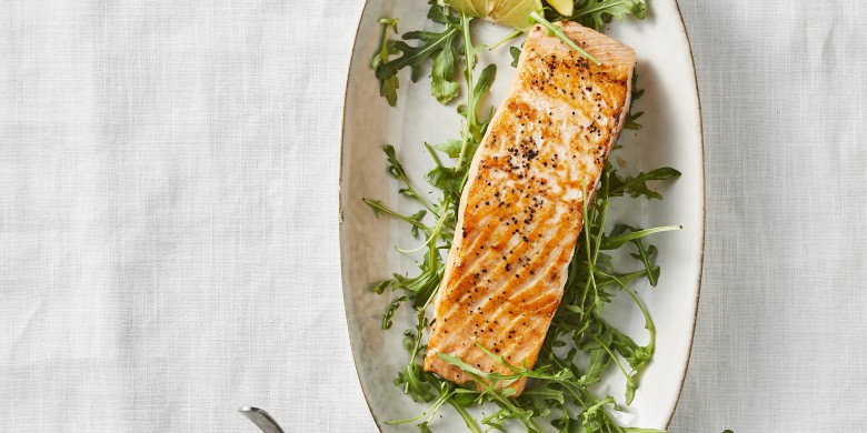 Gebakken zalm met courgette, tomaat en rijst