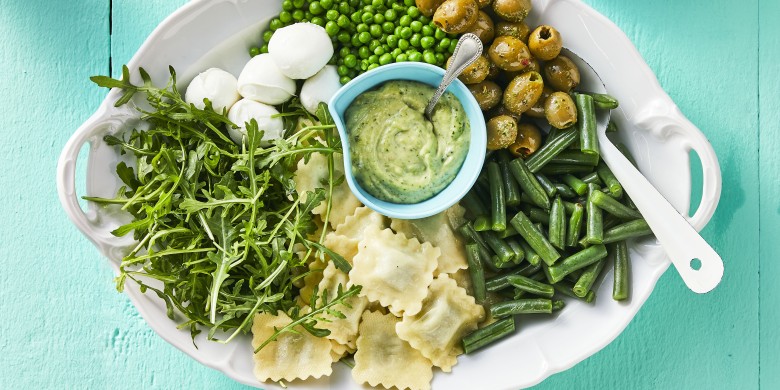 DIY-raviolisalade met pestodressing