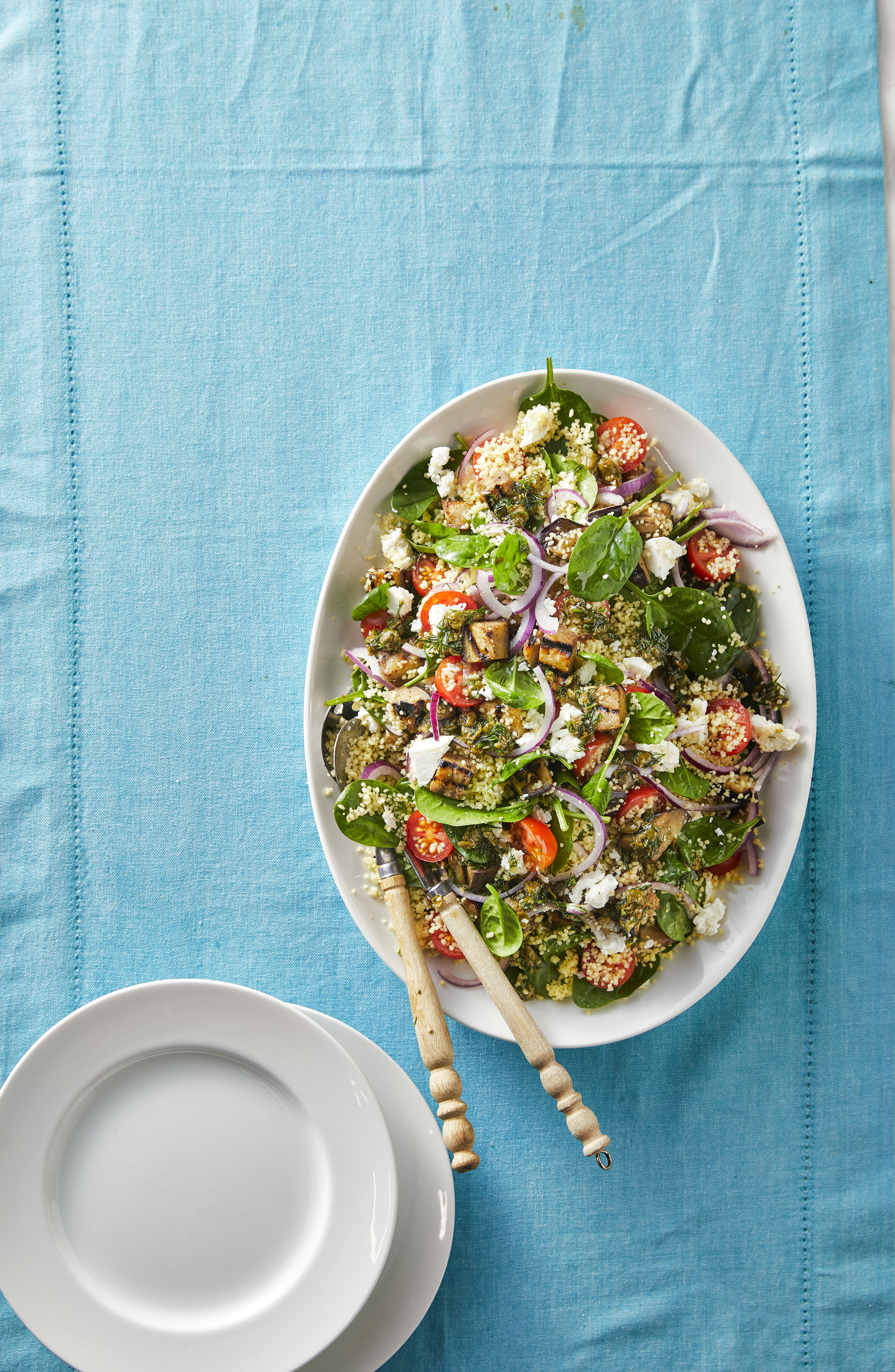 Couscoussalade met gegrilde aubergine, feta en dillesalsa