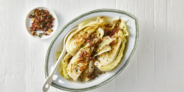 Gestoofde spitskool met krokant spekkruim