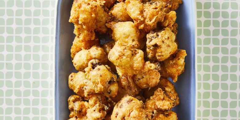 Bloemkool-bites met komijnekaas en selderijdip