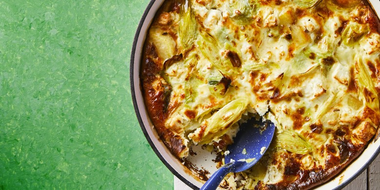Ovenfrittata met prei, tuinerwten-muntcrème en feta