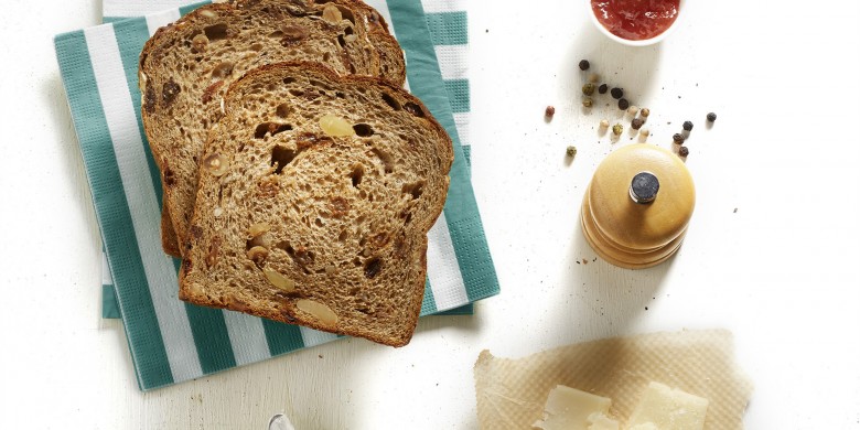 Mueslibrood met vijgenjam en Parmezaanse kaas