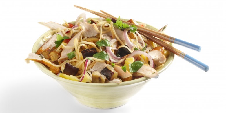 Noedelsalade met kip en mango 