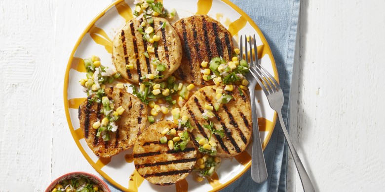 Knolselderijsteak met paprika-maïssalsa