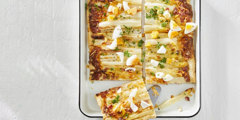 Aspergeplaattaart met ham en ei