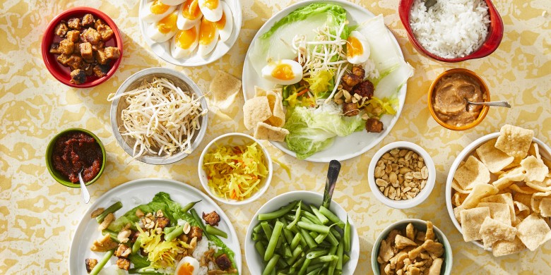 Gado gado in koolbladeren