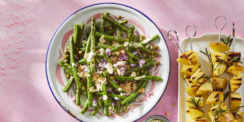 Gegrilde sperziebonensalade met kappertjes en amandel