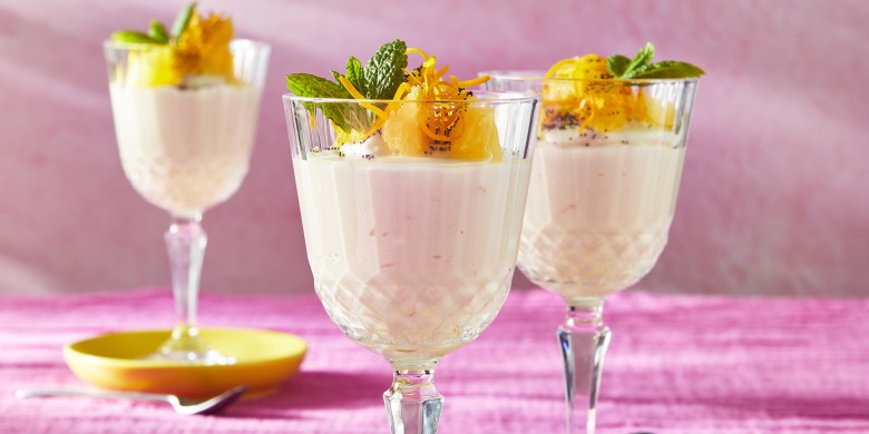 Witte chocolademousse met sinaasappel en maanzaad