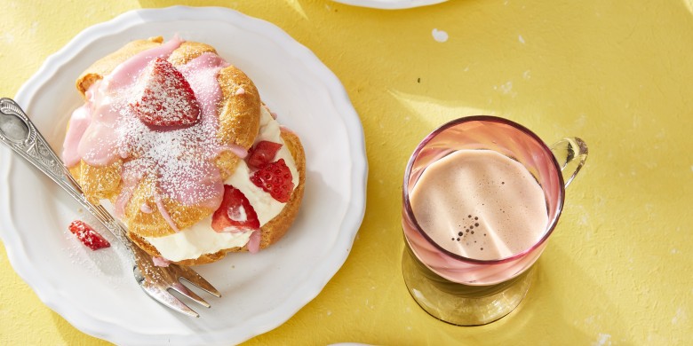 Yoghurt-roomsoes met aardbeien