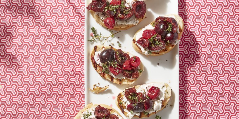 Bruschetta met ricotta, kersen en tijm