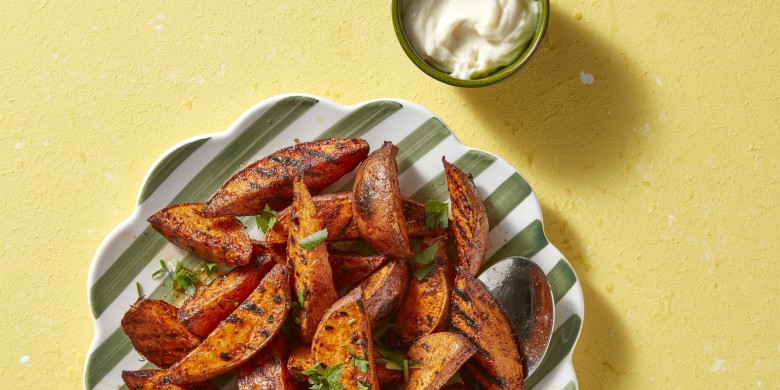Kruidige zoete aardappelpartjes met aioli