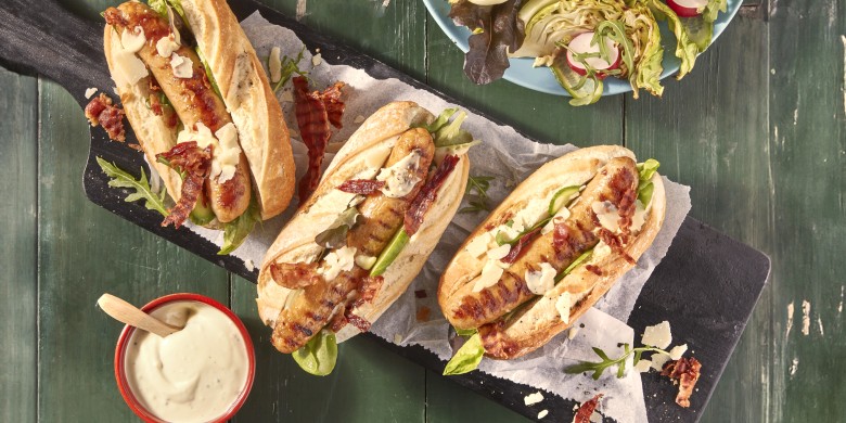 Broodje ‘Caesar’ kipsaucijs met geroosterde spitskoolsalade