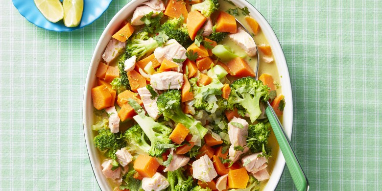 Eenpanscurry met zoete aardappel en zalm