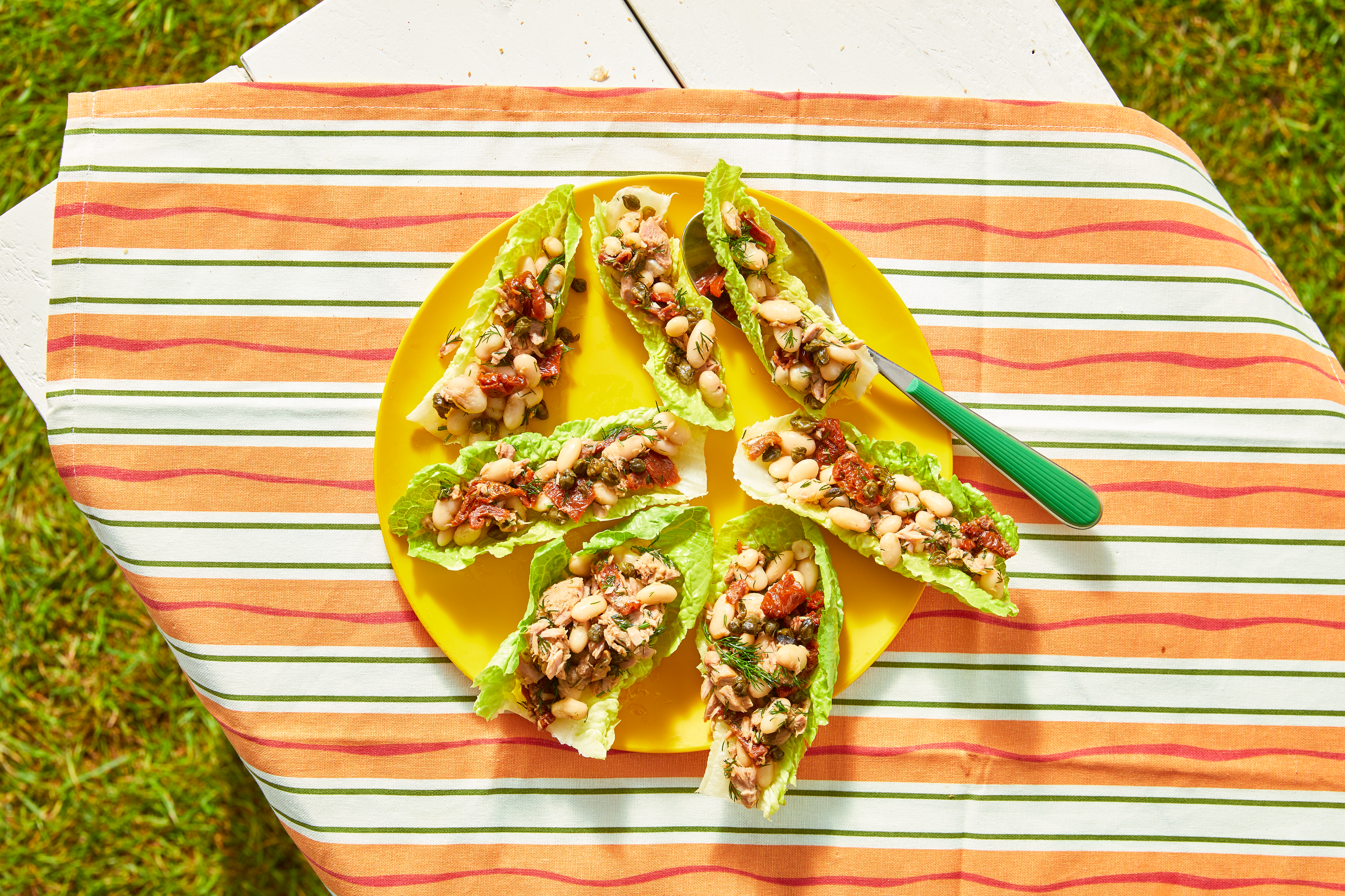 Witte bonensalade met dille, tonijn & krokante kappertjes